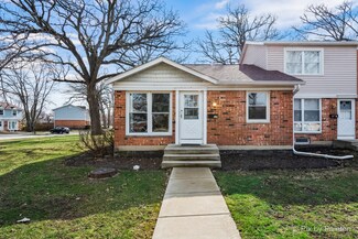 3098 Lynnwood Ct, Streamwood, IL 60107