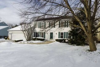 2211 Plumtree Dr, Naperville, IL 60565