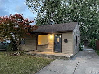 6102 Harrison St, Garden City, MI 48135