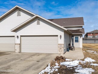 1696 38th Ave S, Grand Forks, ND 58201
