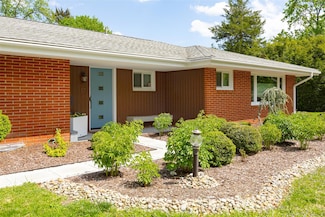17 Thornwood Dr, Poughkeepsie, NY 12603