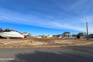 538 Bayview Dr, Toms River, NJ 08753