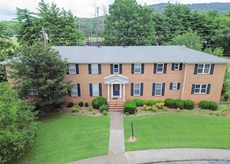 8206 Willowbrook Cir SE Unit B, Huntsville, AL 35802