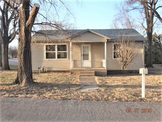 304 E 2nd St, Udall, KS 67146