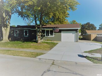 431 N 6th St, Eldridge, IA 52748