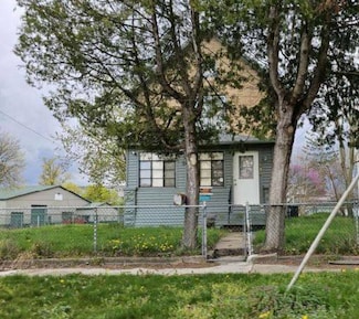 919 4th St, Three Rivers, MI 49093