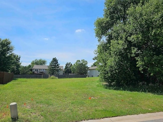 4221 Niblick Dr, Winfield, KS 67156