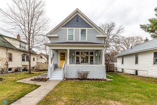 1021 4th St N, Fargo, ND 58102