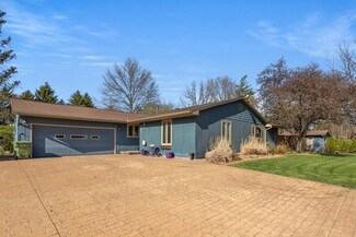 102 Jennifer Dr, Mahomet, IL 61853