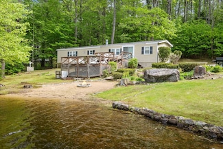 21 Pine Hill Dr, Barnstead, NH 03225