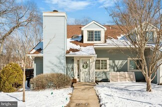 329 Green Meadow Ln, Horsham, PA 19044