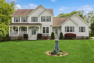 15 Evergreen Dr, Wappingers Falls, NY 12590