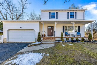 7 Windsor Ct, Hazlet, NJ 07730