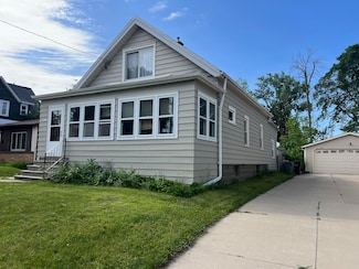 2741 E Denton Ave, Saint Francis, WI 53235