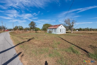 000 S Carter, Westhoff, TX 77994