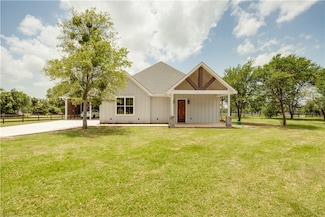 3921 Fairway Dr, Franklin, TX 77856