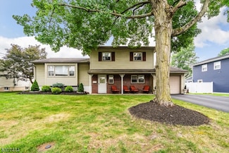 53 Richard St, Clark, NJ 07066