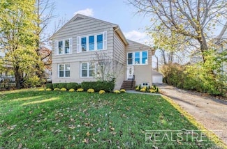 41 Spruce St Unit 2, Cedarhurst, NY 11516