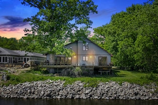 218 Shore Acres Rd, La Crescent, MN 55947