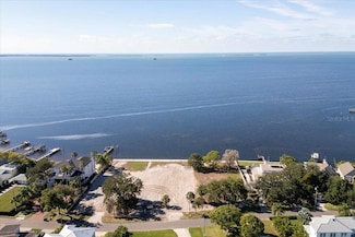 621 N Mayo St, Crystal Beach, FL 34681