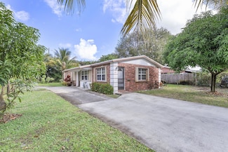 457 Evergreen Dr, West Palm Beach, FL 33403