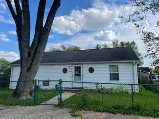 1027 E 4th St, Greenfield, IN 46140