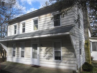 3243 Old Post Rd, Slatington, PA 18080
