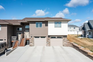 552 Nelson Dr, Bismarck, ND 58503