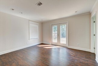 64 7th St, Shalimar, FL 32579