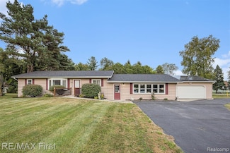4010 Parker Rd, Fort Gratiot, MI 48059