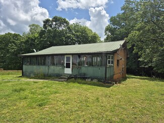 3144 N Hinton Rd, Clarksville, TN 37043
