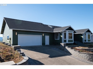 383 Ridgecrest Dr, Roseburg, OR 97471