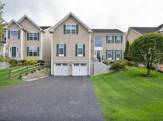 622 Creekside Ln, Fishkill, NY 12524