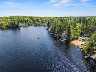 32 Henry Taylor St, Salem, NH 03079