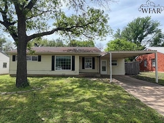 903 E Ikard St, Henrietta, TX 76365