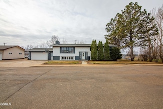 1459 2nd St S, Dickinson, ND 58601