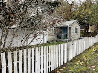 628 Oak St, Brownsville, OR 97327