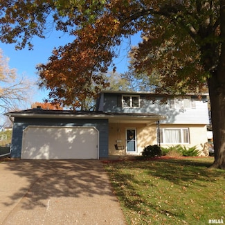 2326 Kingsway Dr, Bettendorf, IA 52722