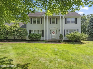 3 Winthrop Dr, Holmdel, NJ 07733