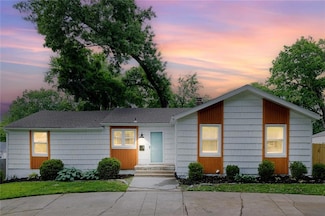 4908 W 77th St, Prairie Village, KS 66208
