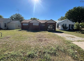 608 W Churchill Ave, Electra, TX 76360