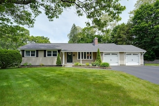 7 Luan Cir, Chelmsford, MA 01824