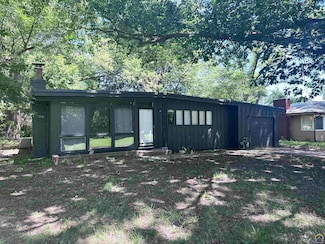 1708 SW Shunga Dr, Topeka, KS 66611