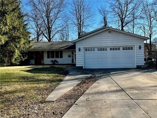9600 Driftwood Dr, Olmsted Falls, OH 44138
