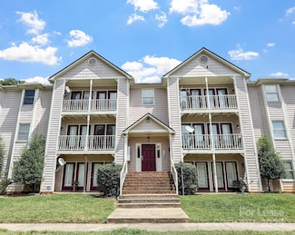 6131 Meadow Rose Ln, Charlotte, NC 28215