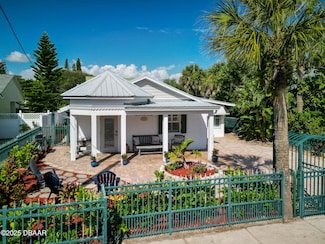 202 S Cooper St, New Smyrna Beach, FL 32169