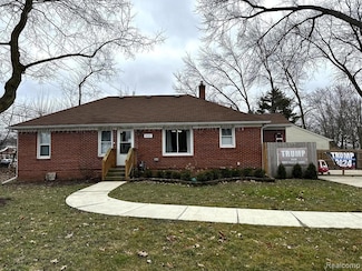 8223 Arlis St, Commerce Township, MI 48382
