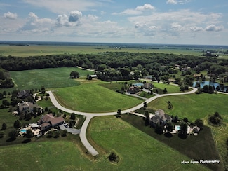 11 Derek Dr, Elburn, IL 60119