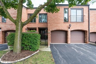 19W234 Gloucester Way N, Oak Brook, IL 60523