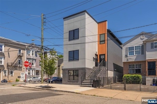 70 19th Ave, Newark, NJ 07103